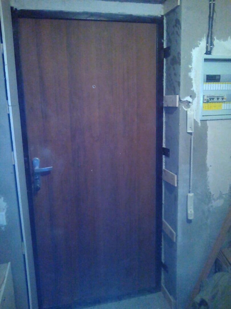 Как сделать входную дверь гипсокартоном. Дверной проем гипсокартон откосы. Откосы входной двери из гкл. Как сделать входную дверь гипсокартоном. Отделка откосов входной двери гипсокартоном.