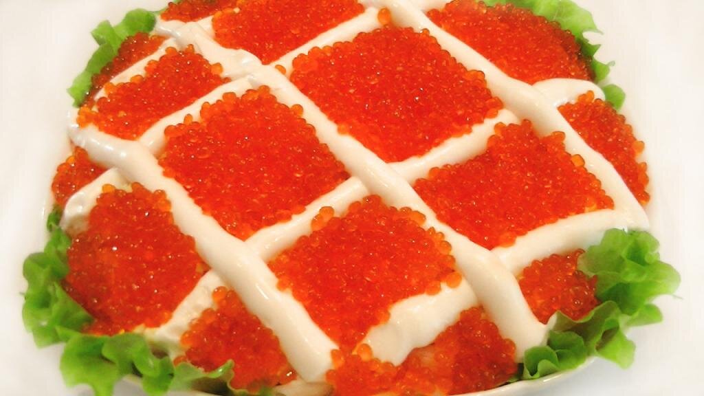 Салат морской с икрой