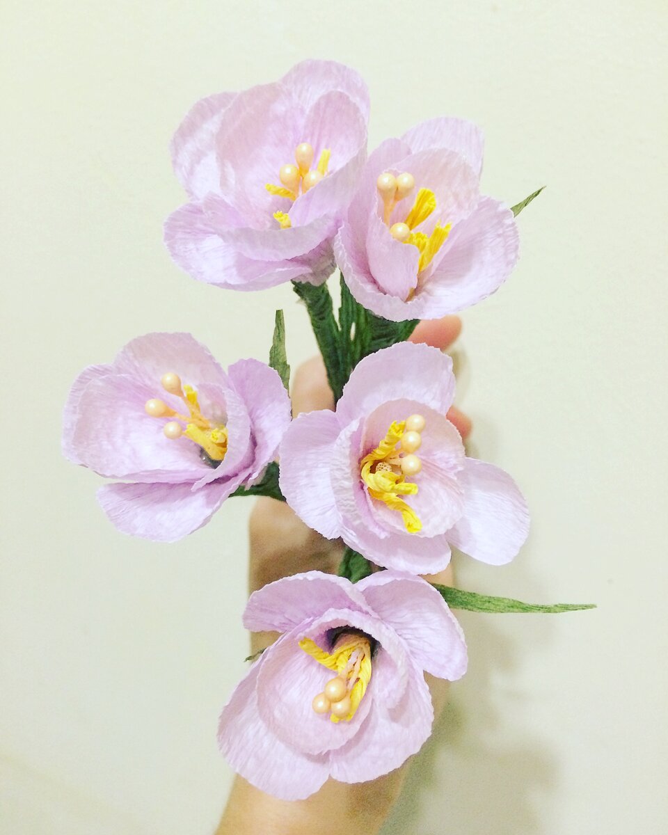 Цветы из гофрированной бумаги: крокусы