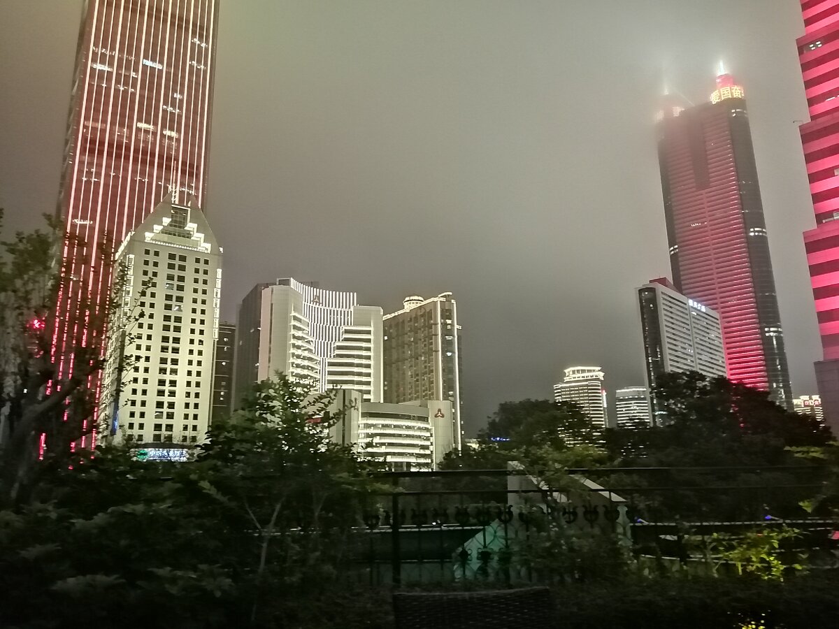 Shenzhen guangdong province. Гуандун город Шэньчжэнь. Шэньчжэнь Шанхай. Шэньчжэнь улицы. Шэньчжэнь Китай жизнь.