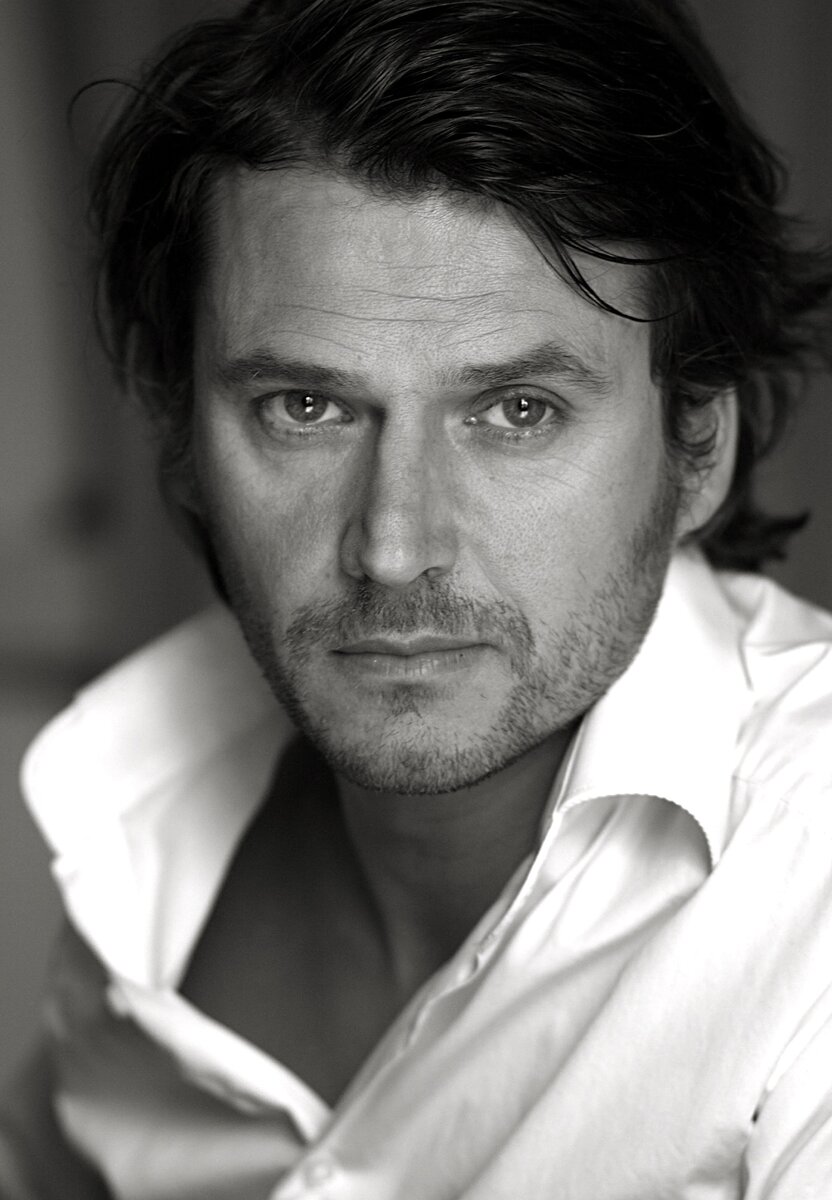 эмманюэля макрона арестовали. давай француз. себастьен куриво. давай француз. давай француз.