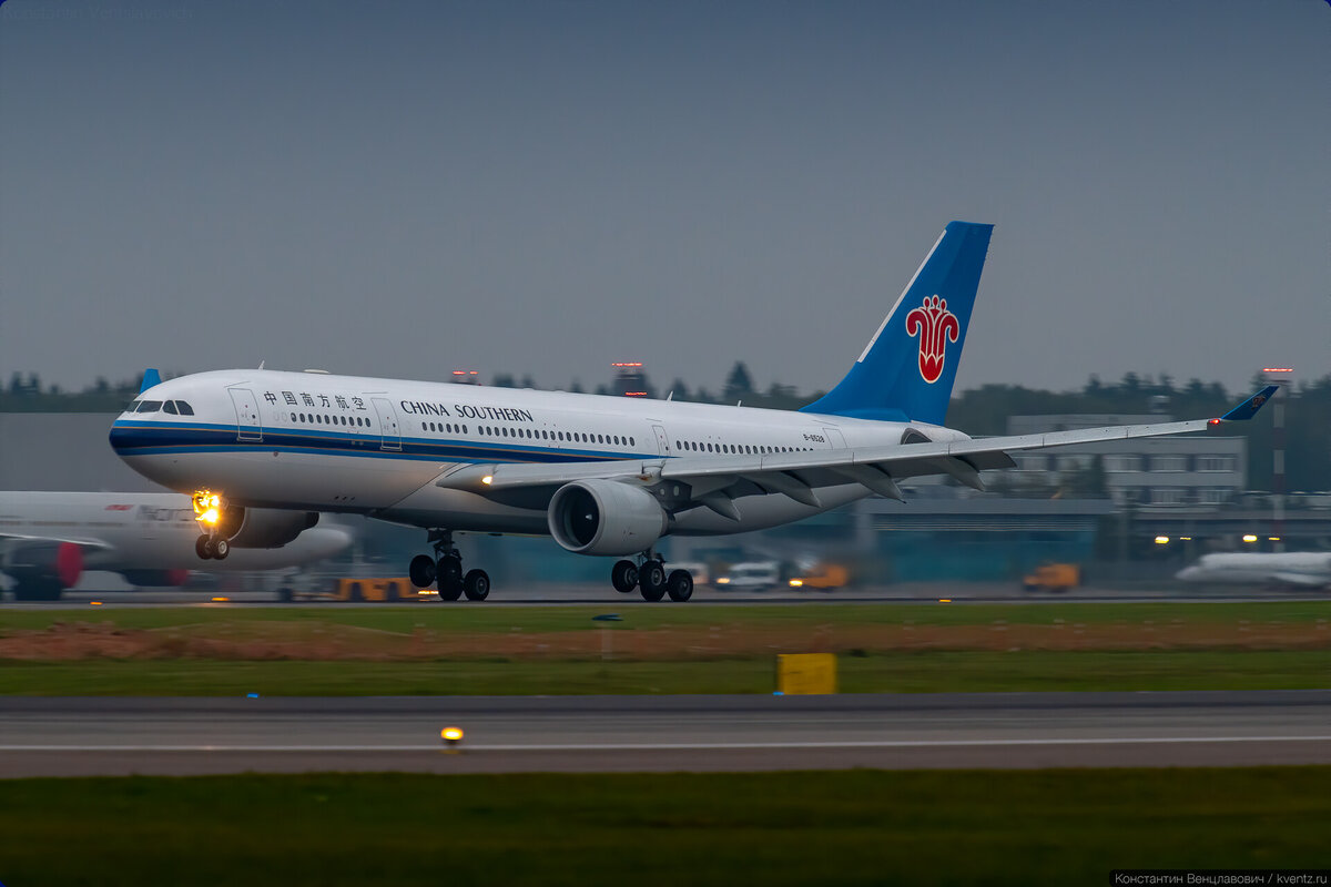 Airbus A330 B-6528 China Southern