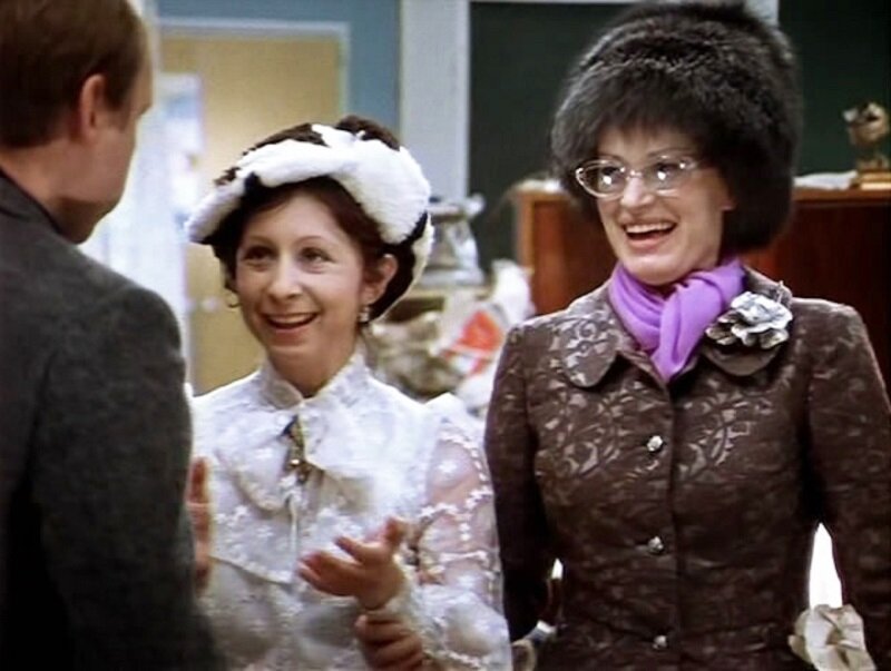 Момент из фильма "Ирония судьбы, или С легким паром" (1975), абсолютно характеризует дествительность 