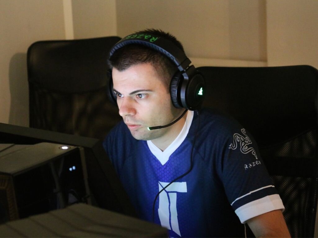 KQLY — профессиональный игрок в CS:GO получивший VAC-бан 20.11.2014г.