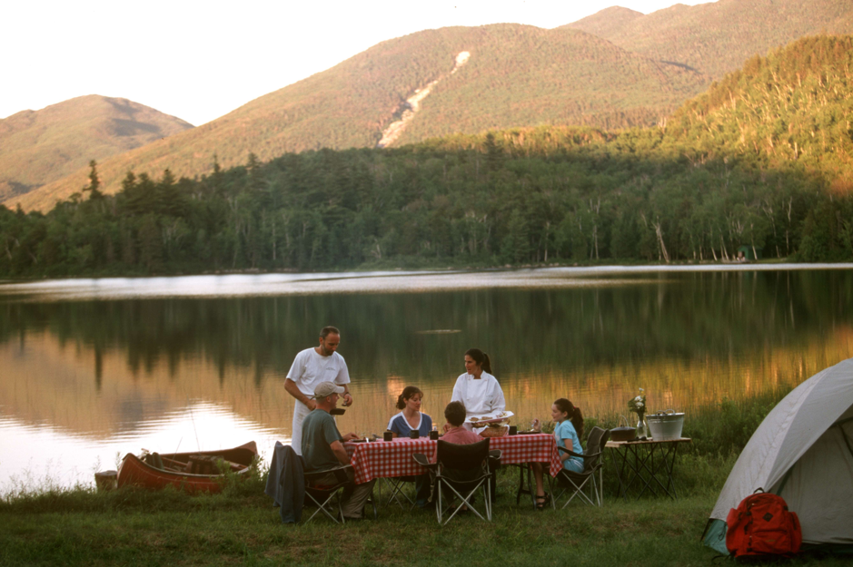 Пикник на отдыхе у реки