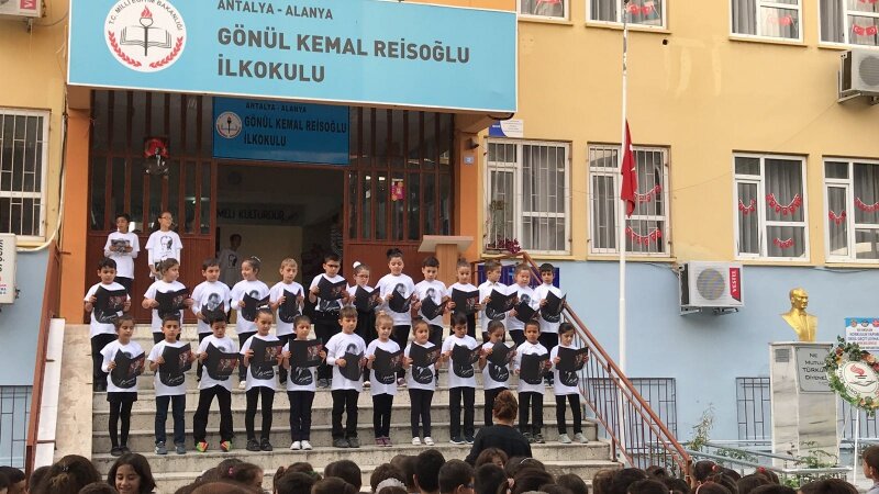 типичная аланийская началка и дети в обязательной форме)""