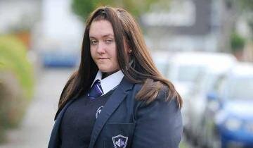 Это Када Джонс. Ей всего 14 лет, то есть, она подросток и ученица школы.