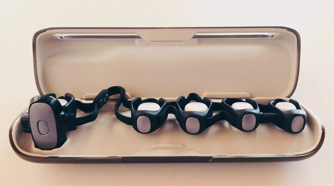 Tap Strap в зарядном чехле