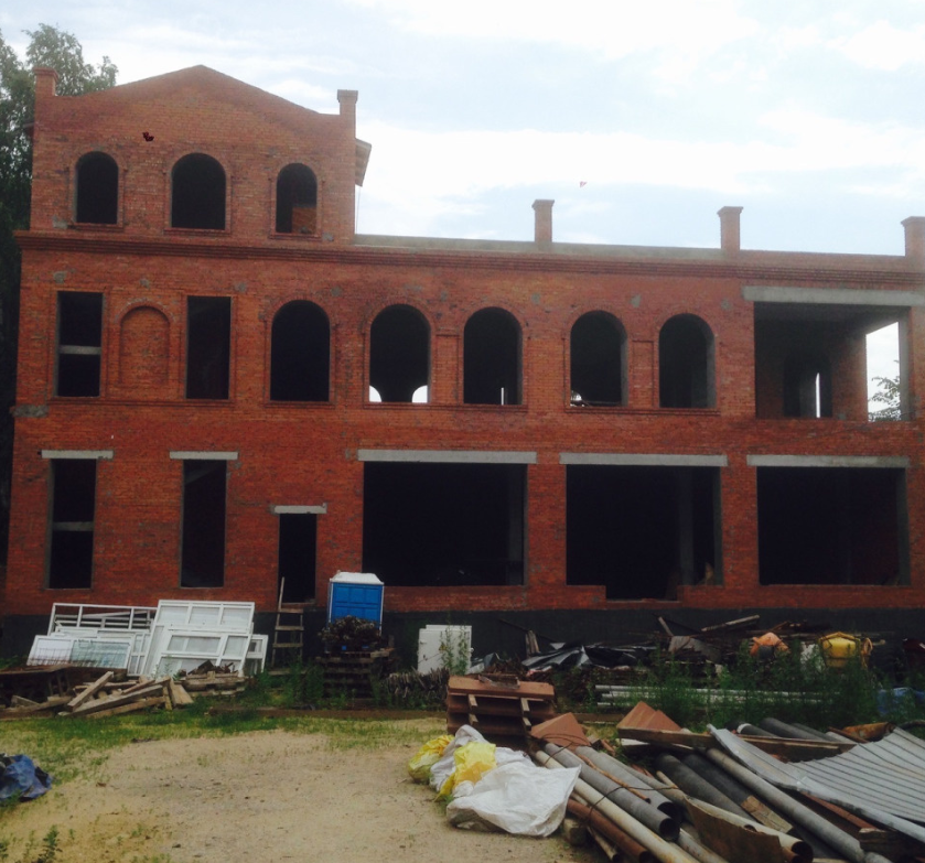 Примеры такой "элитной" недвижимости, которые сейчас находятся в продаже в открытых источниках.