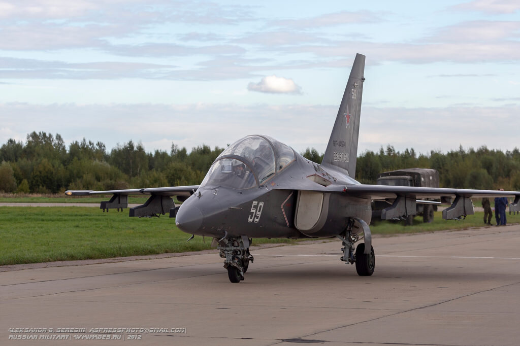   Як-130 (Yak-130), бортовой номер RF-44574, 10 августа 2016 года,  фотосъёмка на аэродроме в Кубинке, МО, фотокорреспондент Александр  Серёгин, 2016 год (AviaImages.RU, ASppaImages.COM) | Фототехника Canon 