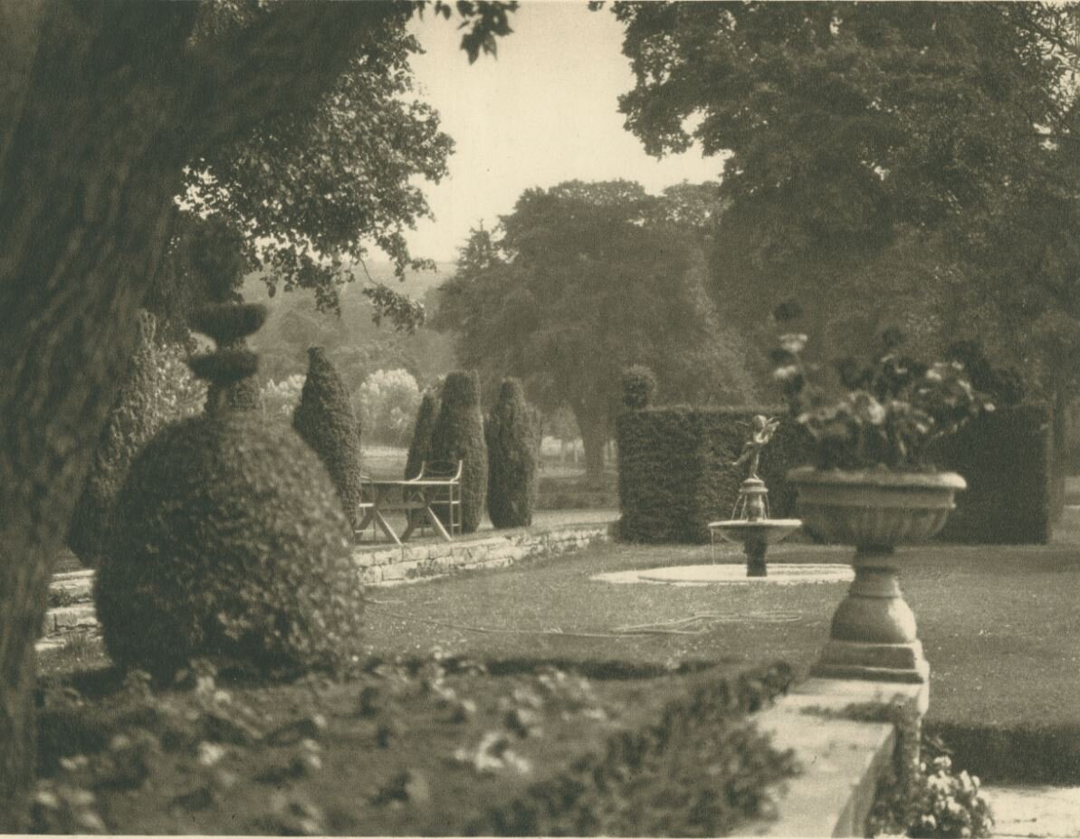 Э. О. Хоппе. Сад поселка Бродвей, графство Вустершир. Из книги «E. O. Hoppé. England. Baukunst und Landschaft » (Berlin, 1926) © ГМИИ им. А.С. Пушкина