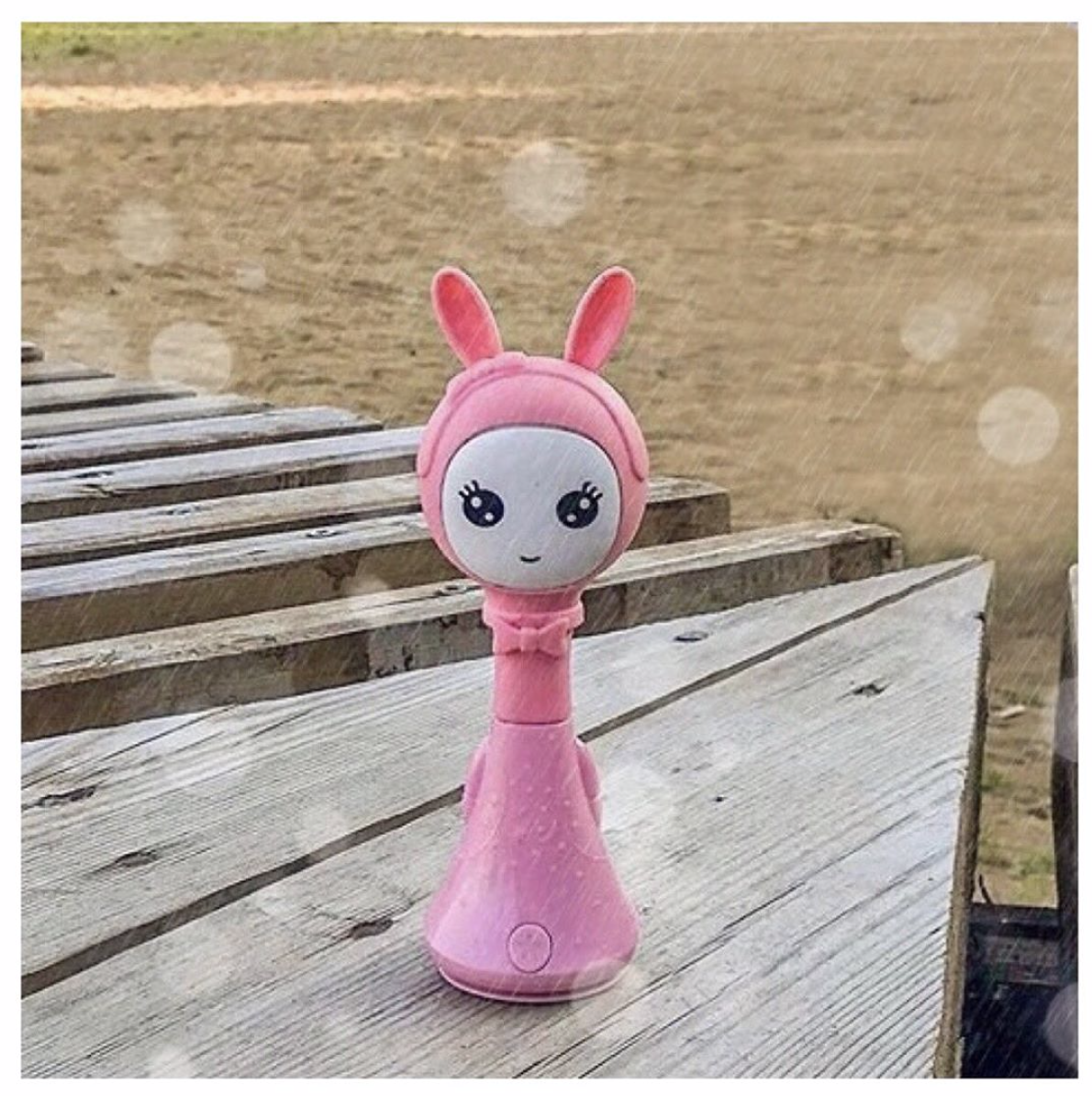 ✔️Именно поэтому @berttoys сделал Зайчика Няню из противоударного материала: ударопрочный корпус из пластика ABS в 30 раз прочнее обычной пластмассы. 👌🏼Это значит, что после падения игрушка будет работать корректно и дальше радовать ребенка.
⠀