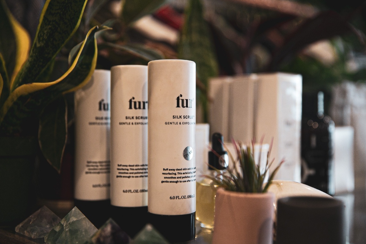 Вы можете использовать как профессиональные, так и домашние маски для волос.