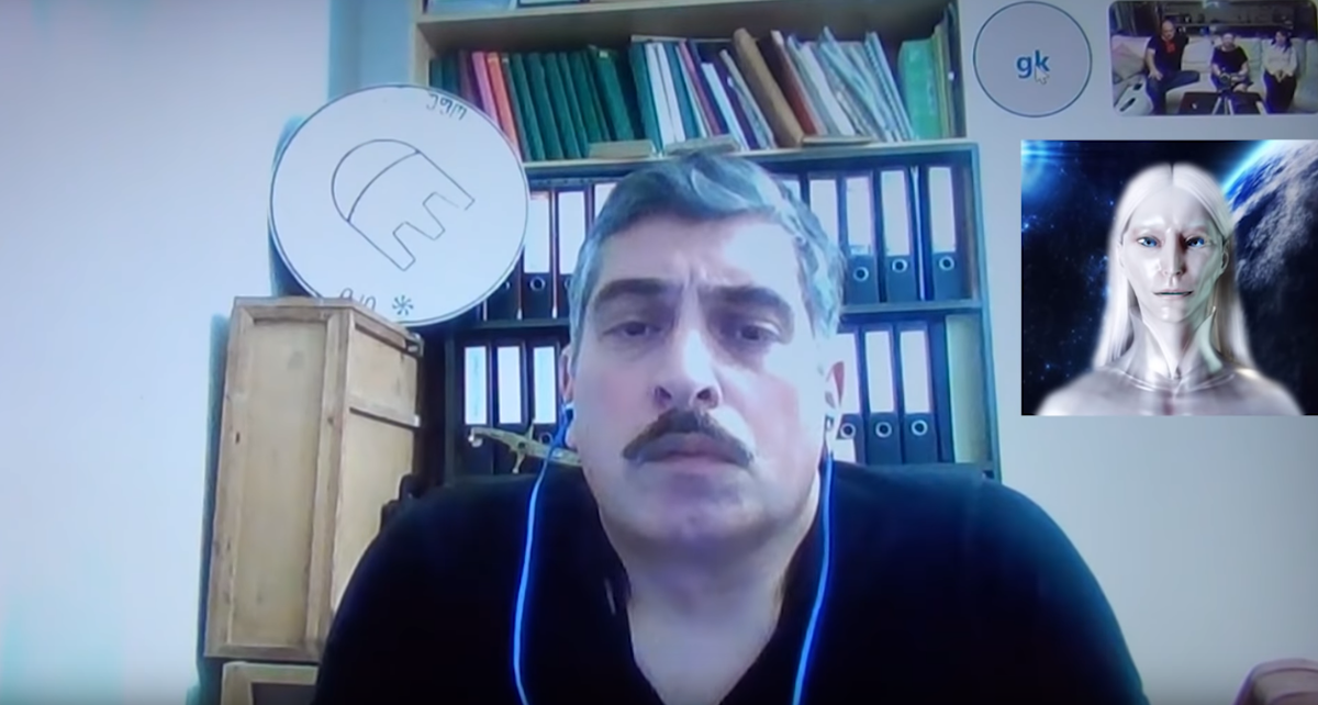 ИНТЕРЕСНЕЙШИЙ разговор с уфологом Эрекле Шония о ЧИПАХ, КОНТАКТАХ, ПРИВЯЗКАХ, ПОРТАЛАХ, ПОДКЛЮЧКАХ, РЕГРЕССИЯХ и работе специалистов по восстановлению людей, связанных с ДУХОВНЫМИ и иными тонкоматериальными структурами. 
В гостях у нас Раом Тийам, Мидгаскаус и контактер с планетой ЭСЛЕР AUNIKA со своим куратором Пиос-Ниором. Ну и конечно же в этом разговоре есть еще много чего интересного и полезного для повышения уровня осознанности. Смотрите до конца и все поймете ;)
