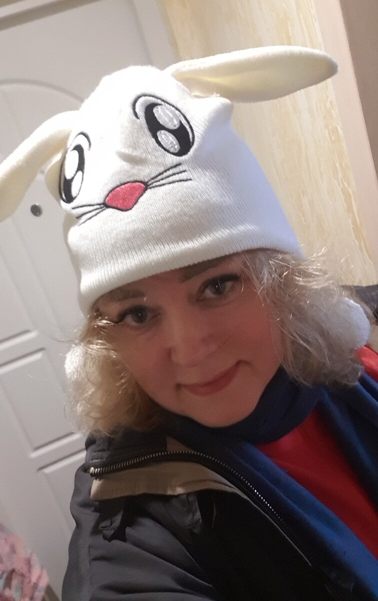 не пугайтесь, я так на улицу не хожу )) это Алисина, но подурачиться же сам Бог велел, да?