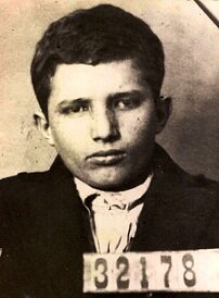 Здесь и далее по тексту размещены фотографии Николае Чаушеску, сделанные в разные периоды его жизни