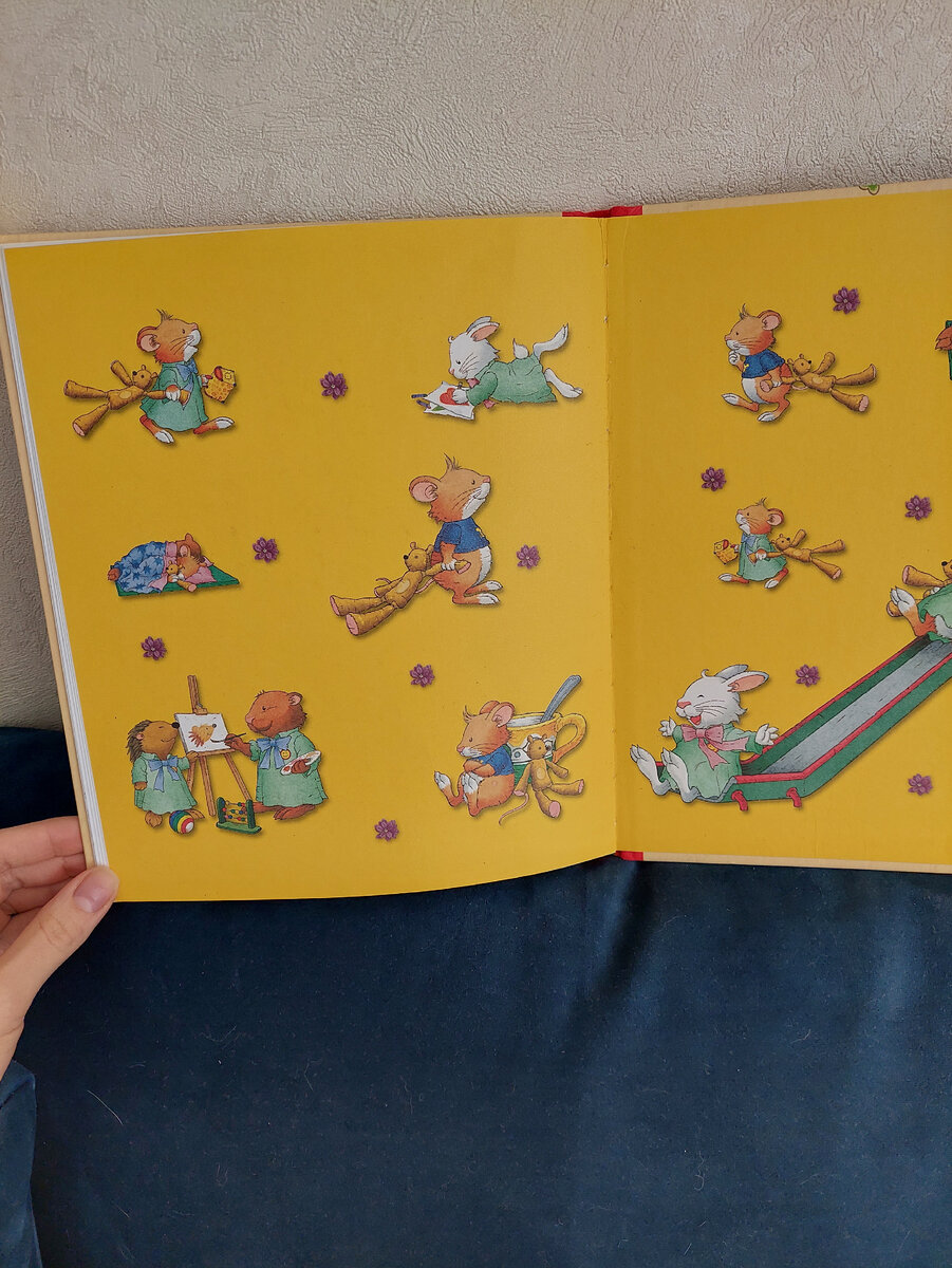 Яркий форзац с картинками. Их, сын больше всего любит рассматривать.