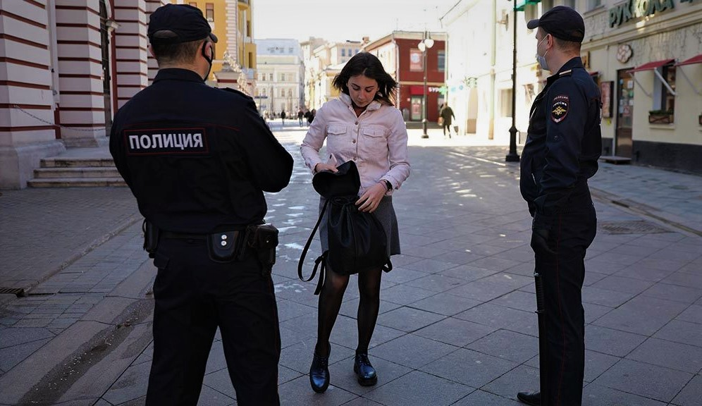 Как попасть в полицию. Патруль полиции в Москве. Патруль на улице полиция протокол. Полиция Росгвардия патруль.