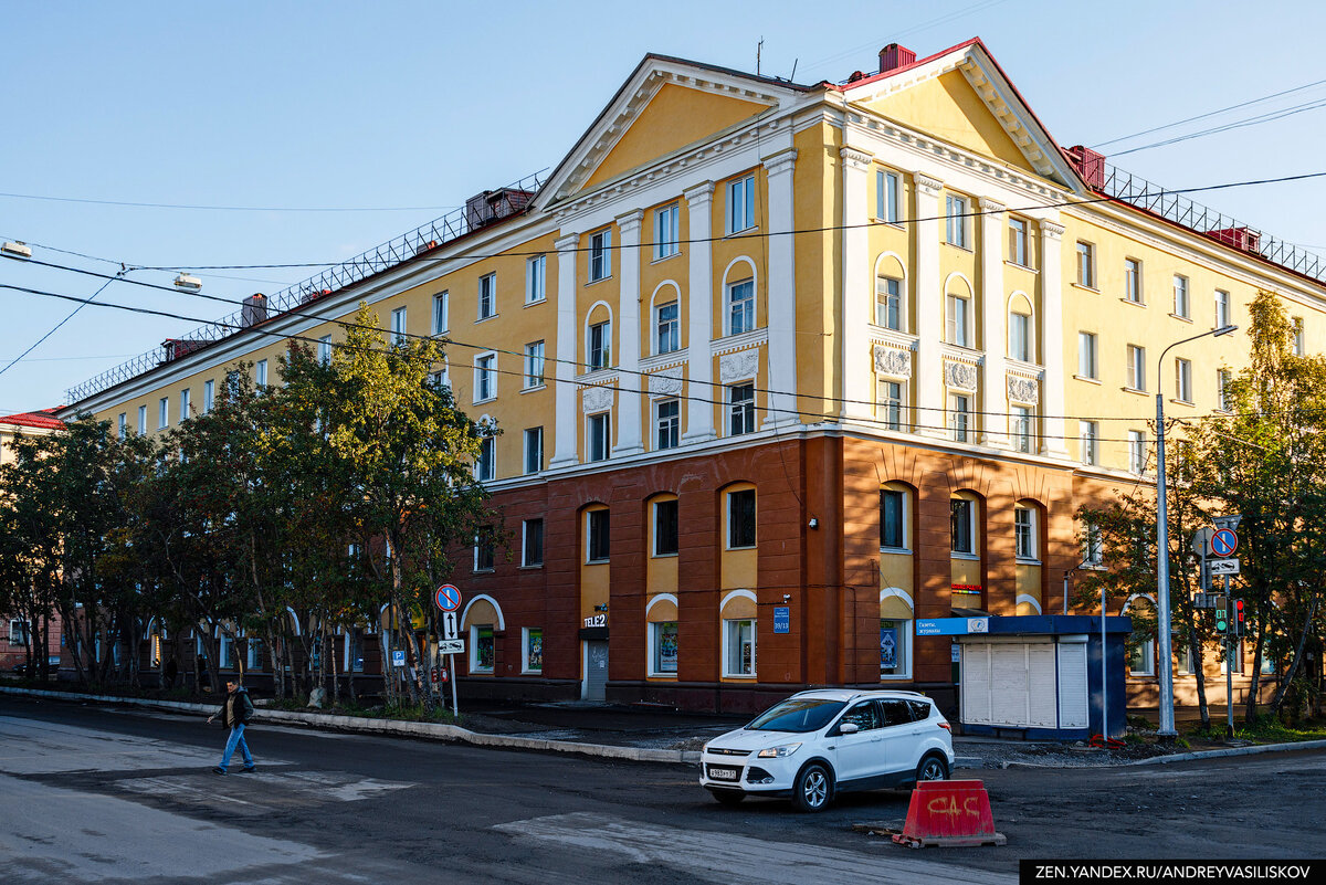 Власти Мурманска попытались вернуть депрессивный район к жизни при помощи  стрит-арта. Получилось ли? Судите сами | Путешествия и всего по чуть-чуть |  Дзен