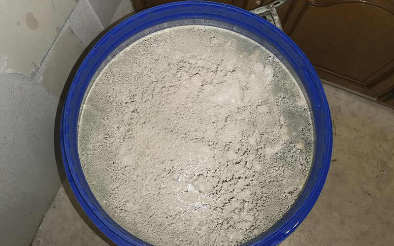 Сахарная брага, внесение дрожжей