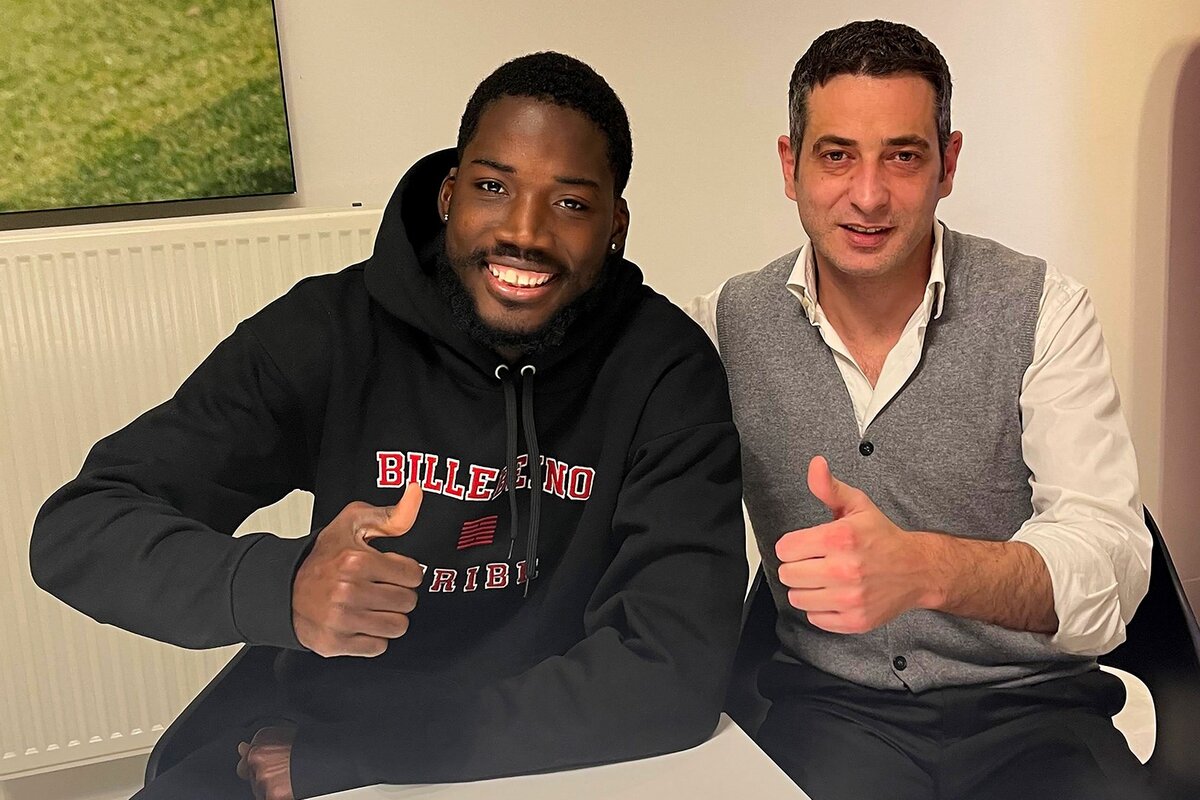 Новый спортдир. и сразу трансфер! Вот это да!