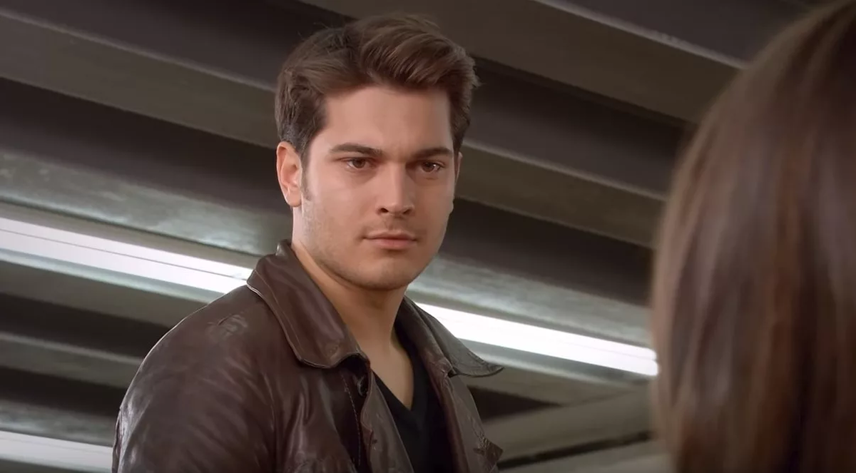 Дом упавшая молния. Дом упавшая молния. Дом упавшая молния. Молния в виде сердца. Вчерашний ураган.