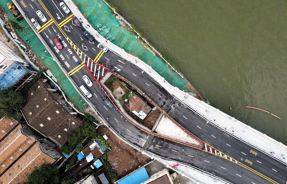 Шоссе вокруг дома китаянки Лян