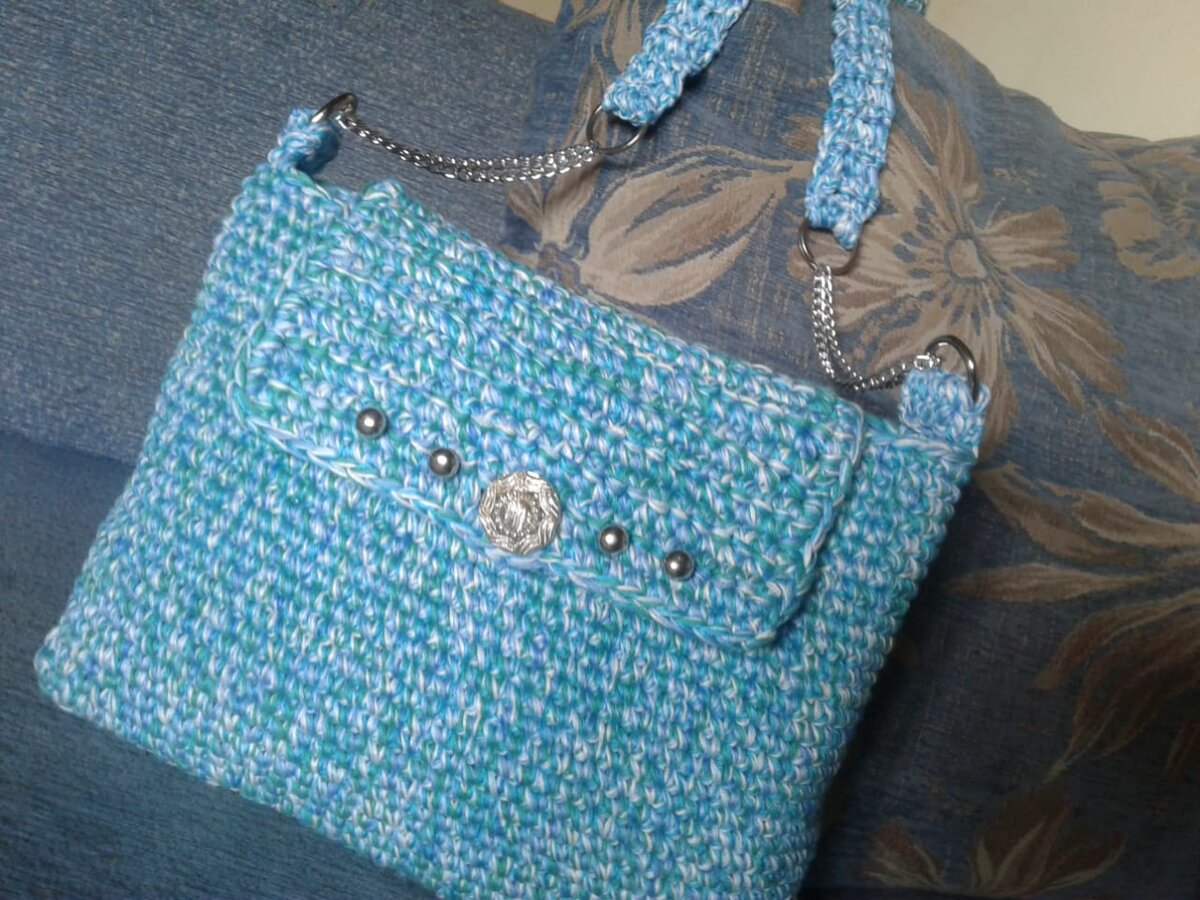 Голубая сумочка