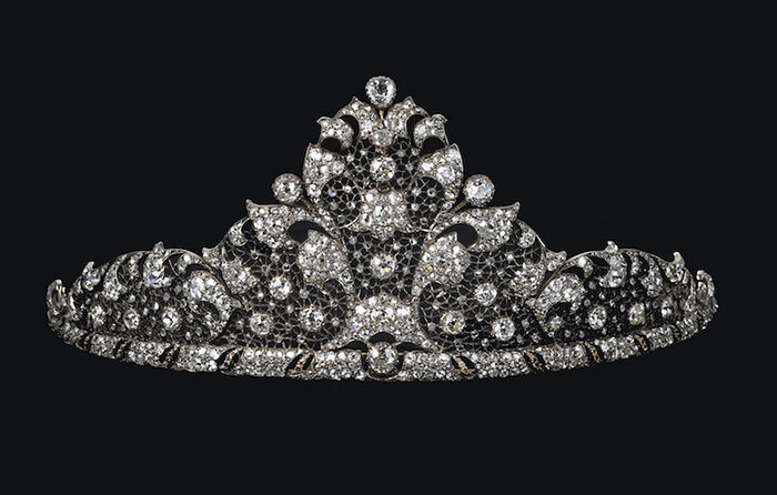 Семья ювелиров. Лукреция буччеллати. Семья ювелиров. Карл болин ювелир. Семья буччеллати.