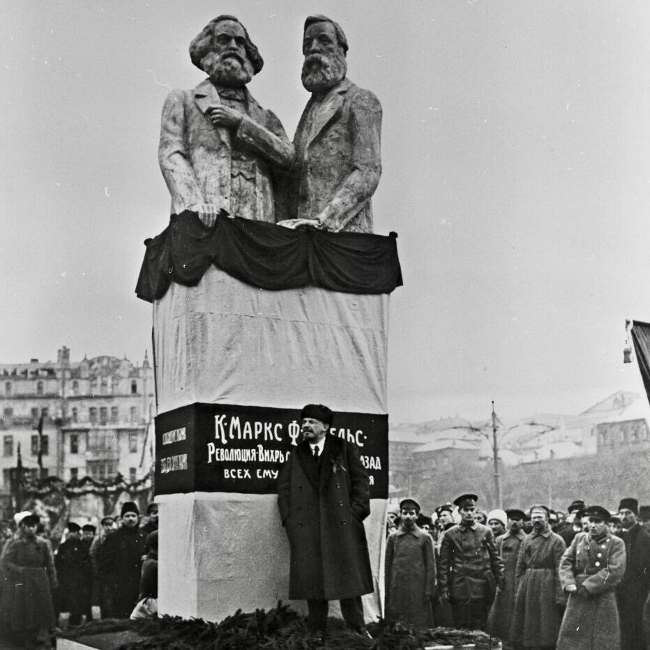 Почему памятник Карлу Марксу стоит именно на Театральной площади | Карта  новых впечатлений | Дзен