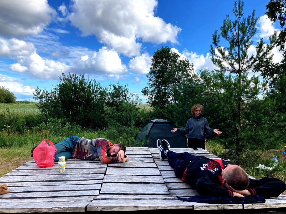 Фото автора. Лежак перед палатками - был прямо к месту!))