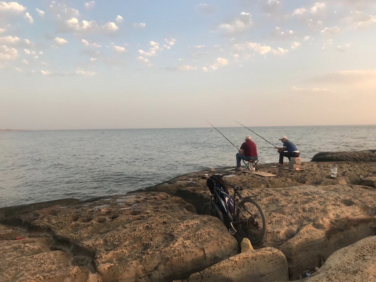 Рыбалка на Каспийском море. Седой Каспий. Каспийское море рыбалка с берега. Домики на Каспийском море.