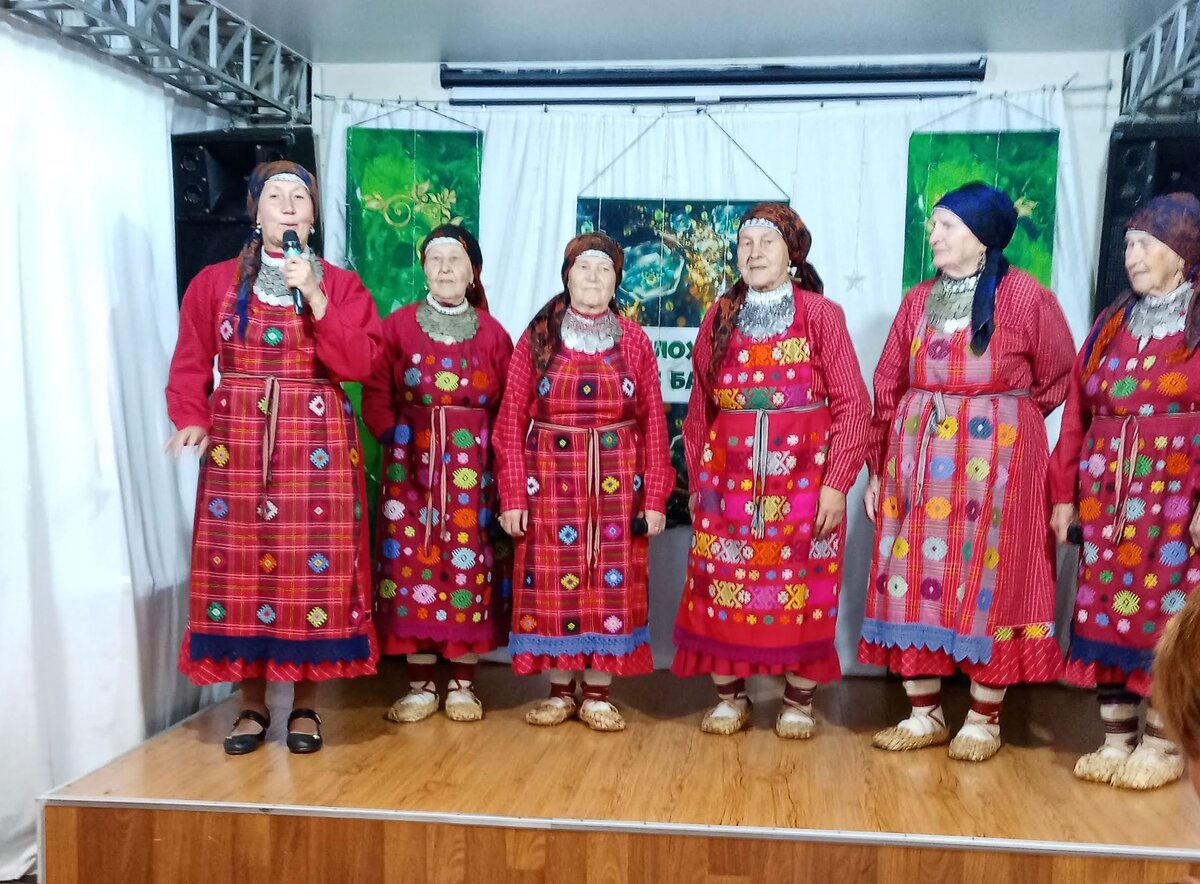 Ольга Николаевна, Валентина Семёновна, Алевтина Геннадьевна, Граня Ивановна, Зоя Сергеевна, Галина Николаевна. 