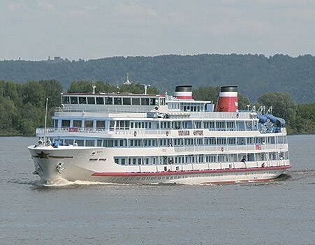 Теплоход "Михаил Фрунзе"