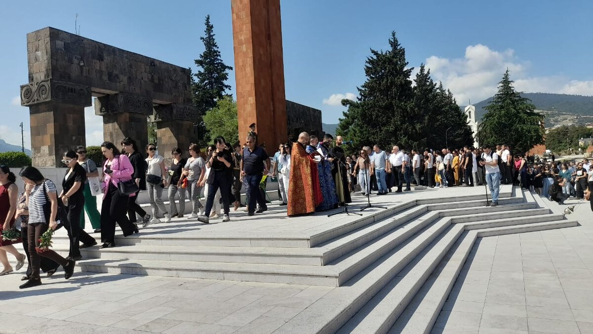 32 года назад, 2 сентября 1991 года совместной сессией Облсовета НКАО и райсовета Шаумянского района была  провозглашена Нагорно-Карабахская Республика (Республика Арцах).-4