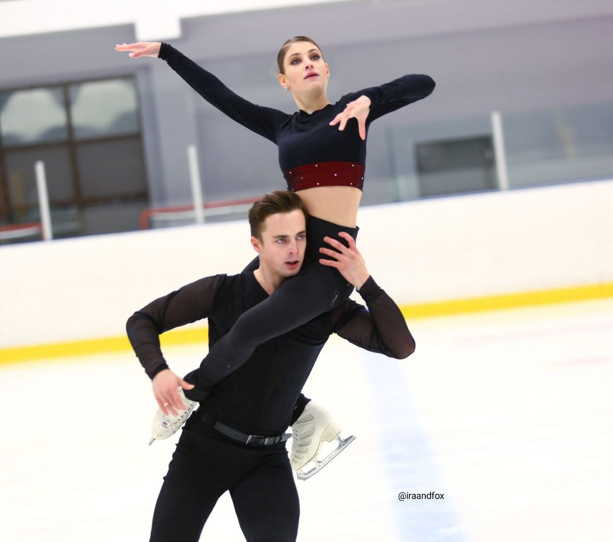 Алена с Гошей на чемпионате Москвы. Там спортсмены выступили с короткой программой вне конкурса. Фото из открытых источников.