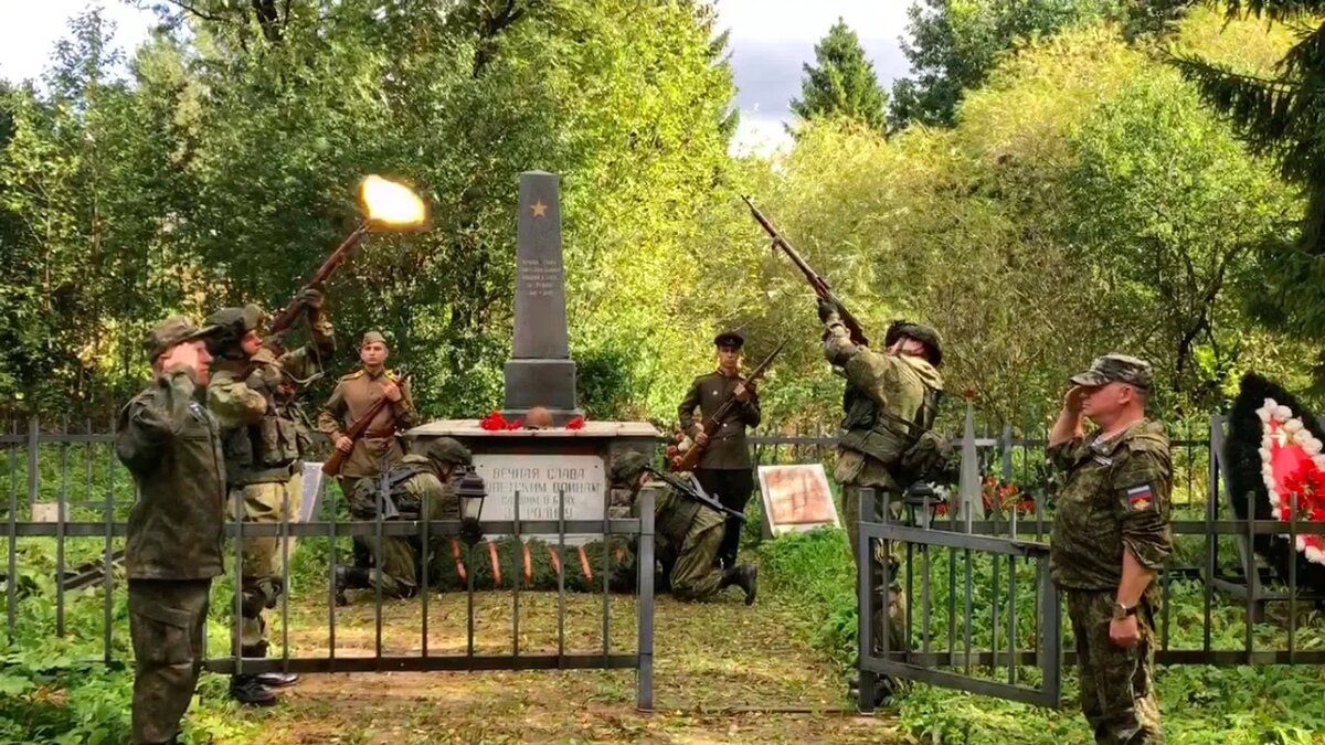 Воинские почести погибшим героям