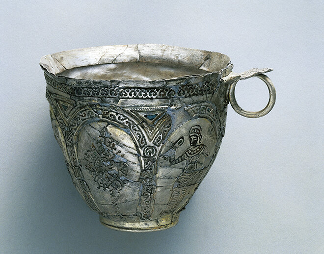 Половецкая серебряная чаша с одной ручкой. Киев, X–XIII века. 
© Dea / A. Dagli Orti / Getty Images