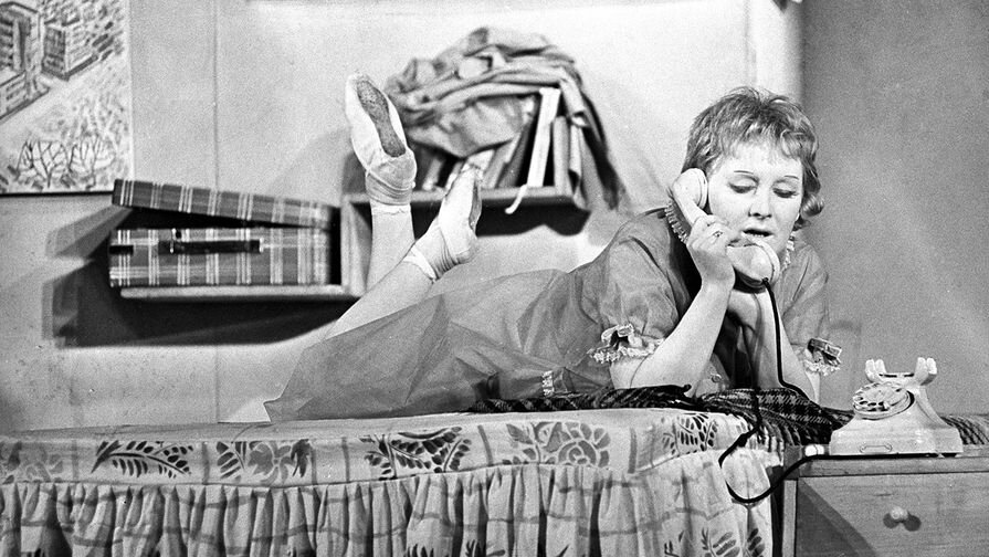 Татьяна Карпова в сцена из спектакля «Поворот ключа», 1964 год. Источник: Михаил Озерский/РИА «Новости». 