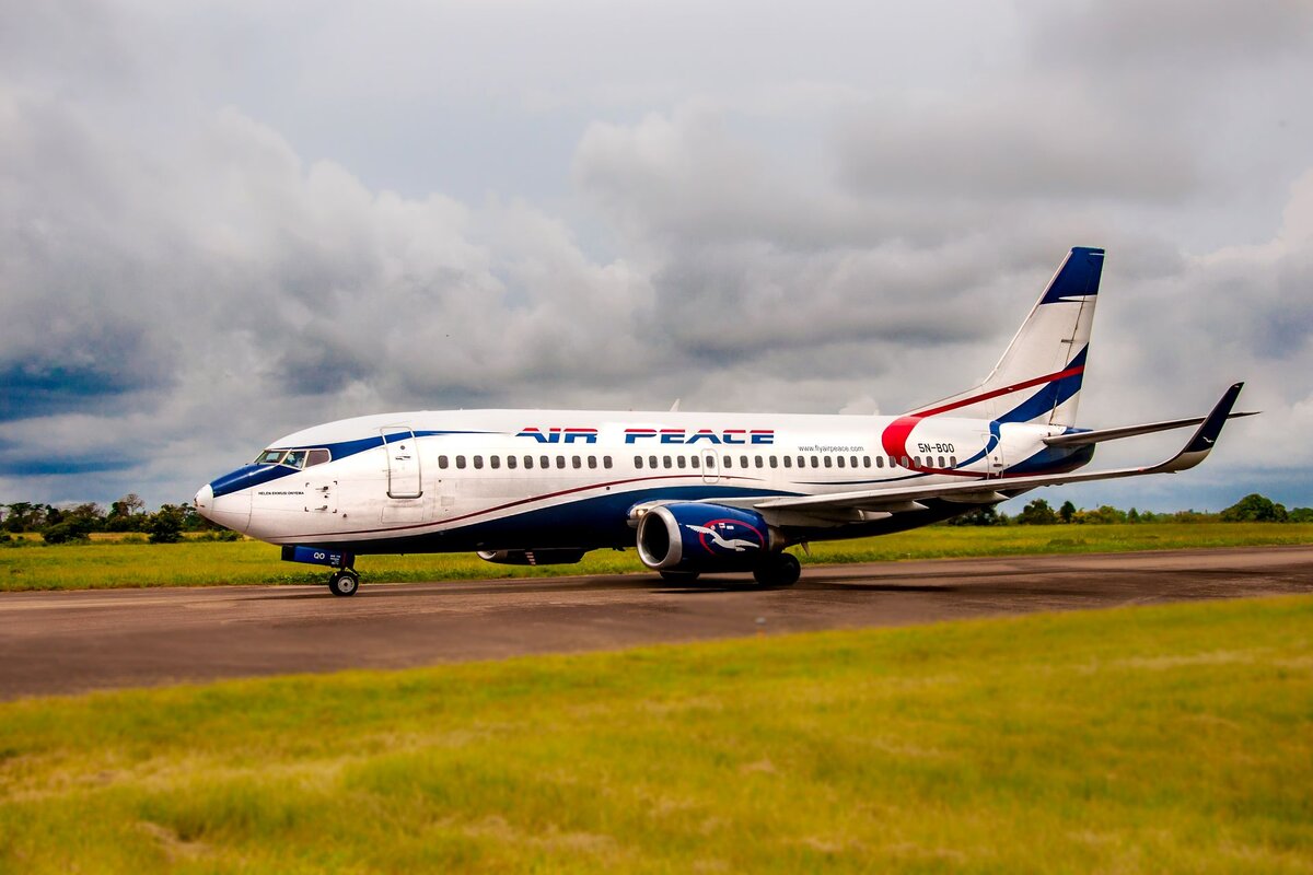 Boeing 737-36NWL - один из двенадцати 737 Classics, основы флота будущего лидера