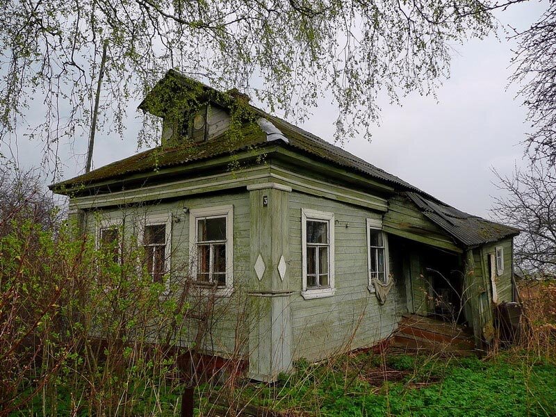 Переезд в старый дом. Старые Деревенские дома. Дом в деревне. Заброшенный деревенский дом. Заброшенный старый деревенский дом.