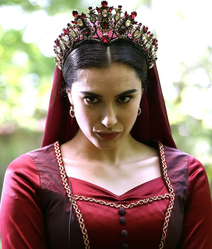 Актриса в роли Турхан Султан в сериале "Империя Кесем", изображение взято с открытого источника в интернет, с сайта:https://www.pinterest.fr/pin/492862752955205136/