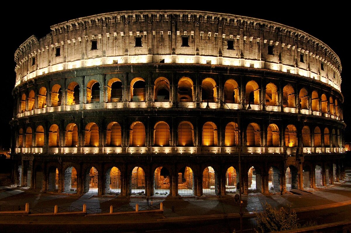 Ооо колизей. Римский амфитеатр Колизей. Амфитеатр Флавиев в Риме. Самый известный амфитеатр. В далеком Риме.
