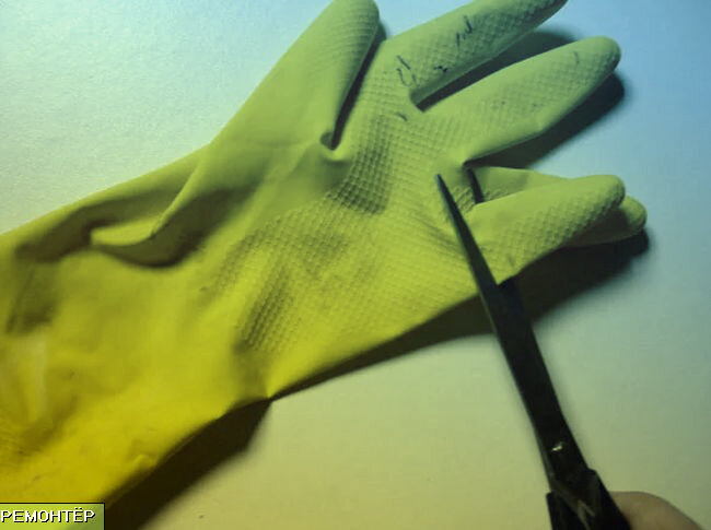 Эксперт рассказала, чем заменить резиновые перчатки для защиты от COVID-19 в жару