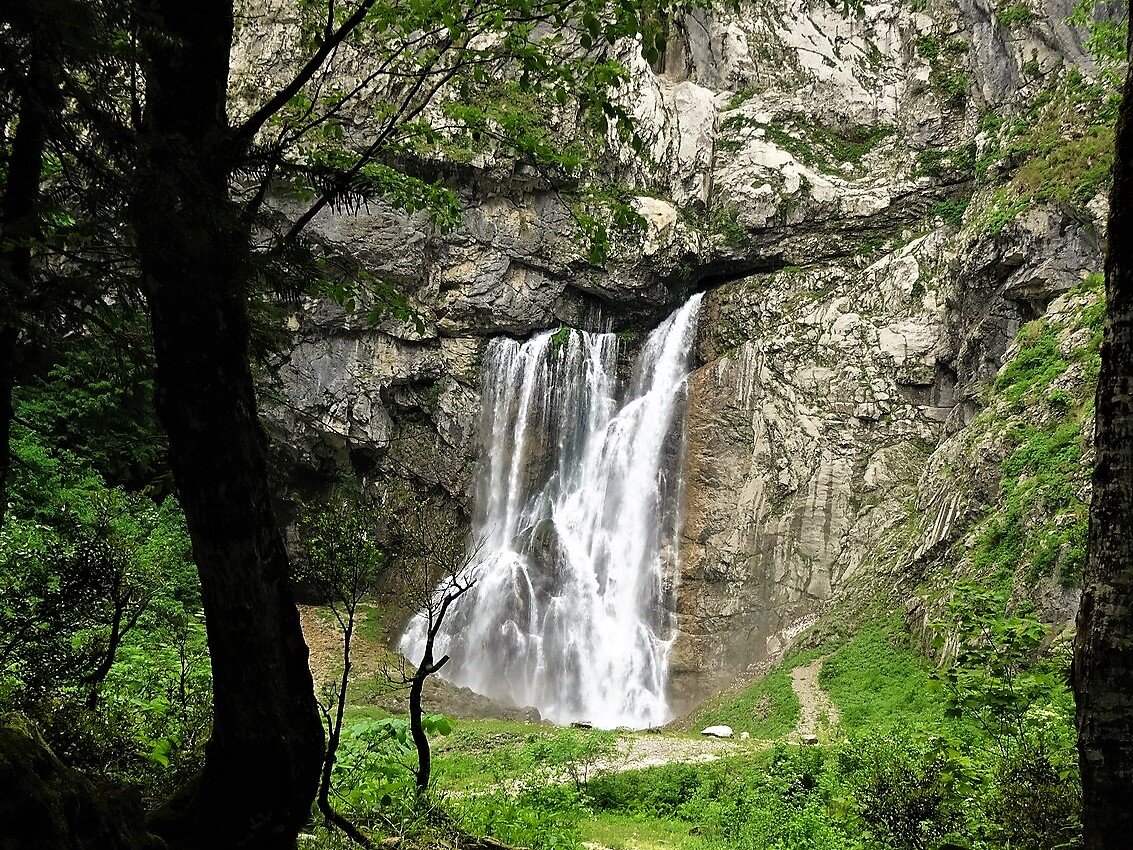 Раз водопад