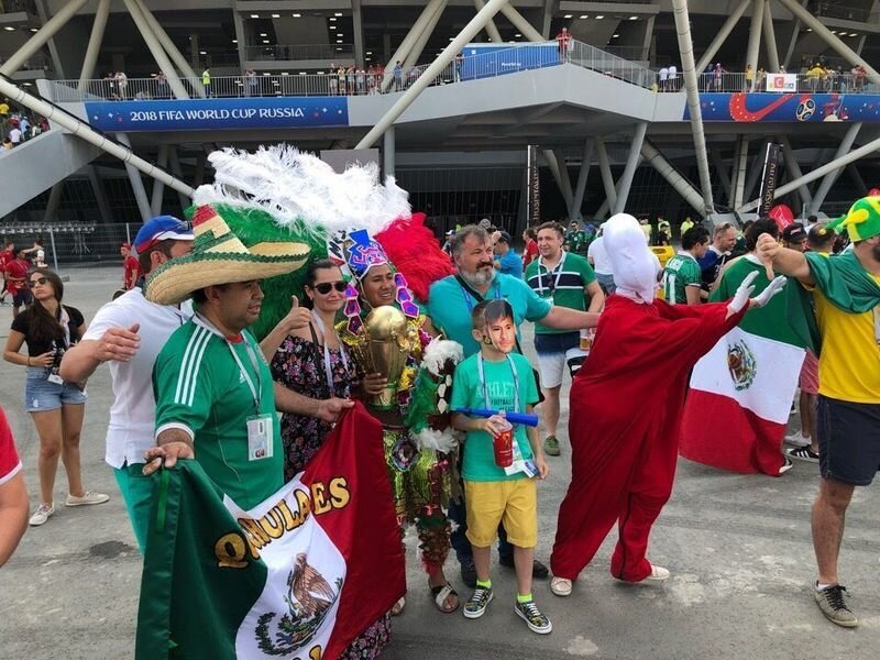   Бразильско-мексиканский карнавал, намечавшийся накануне в Самаре, был остановлен лавинообразными народными гуляниями по случаю чуда, которое сотворили Игорь Акинфеев и сборная России по футболу.