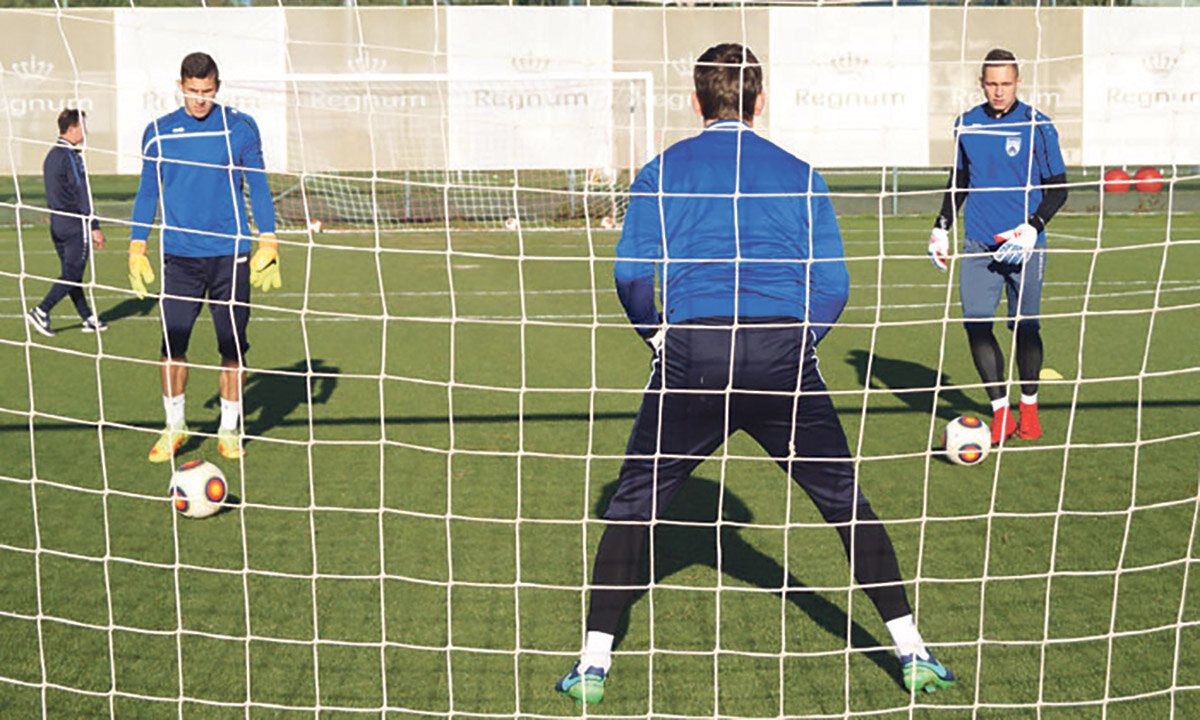 Вратари в «НН» помогают друг другу во всем