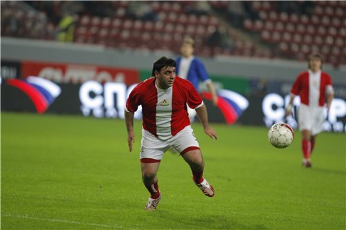 Заза запомнился публике своими яркими кульбитами после забитых голов.