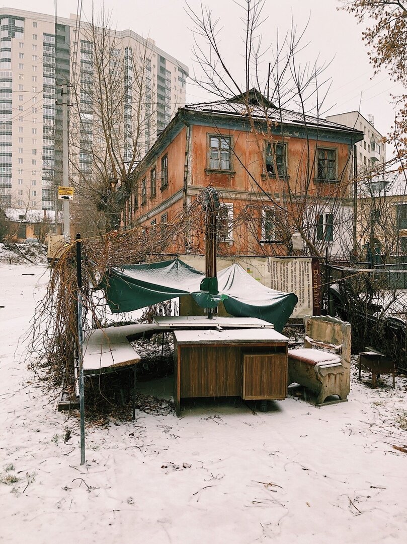 Дворы, где развернулась вся история