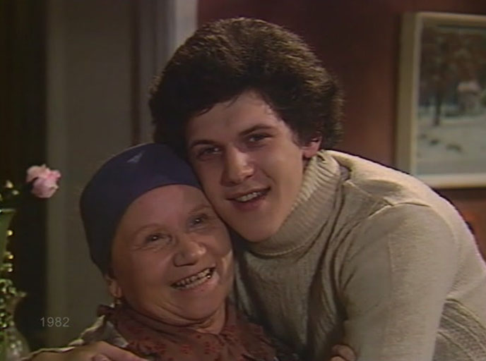 "Вы умеете играть на пианино?"